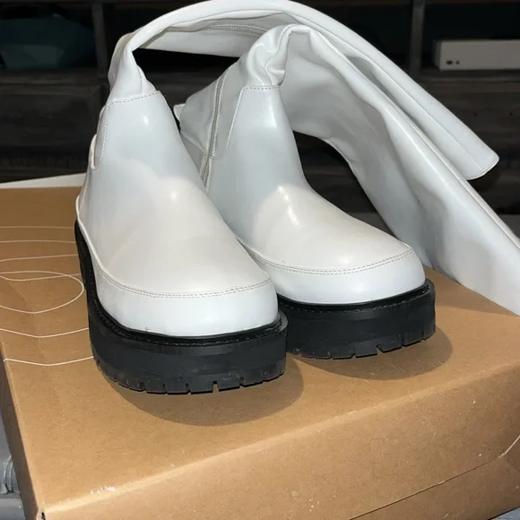 Urban Outfitters tall boots - Picture 12 of 13